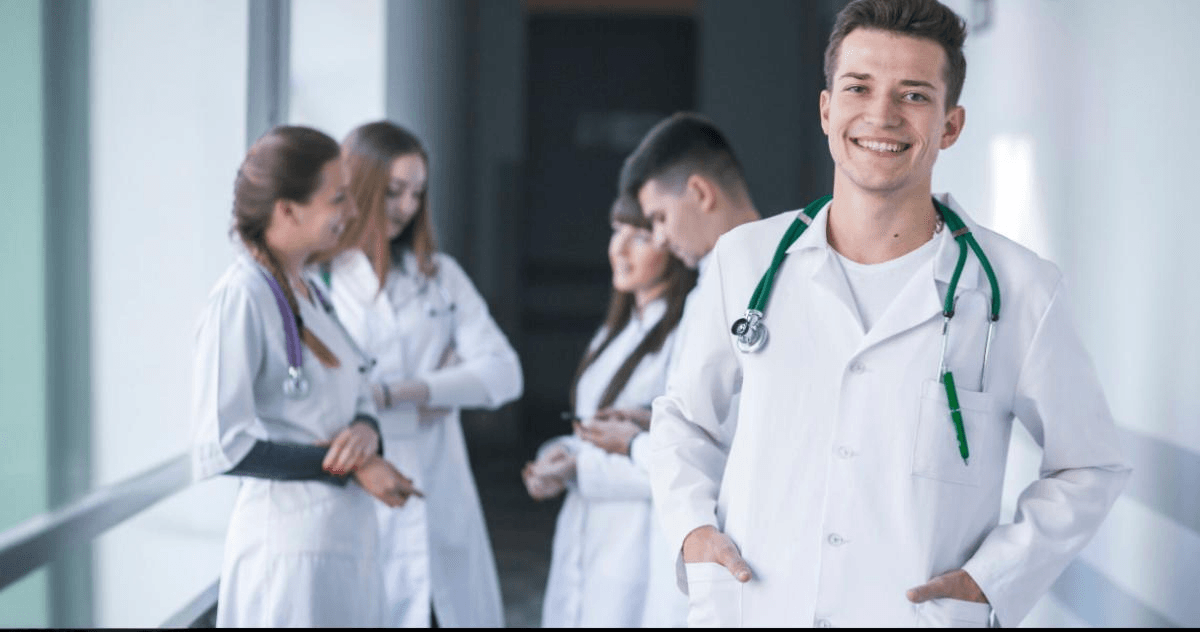 ¡La Universidad del Quindío abrió convocatoria para sus especialidades médicas en Medicina Interna y Pediatría! Conoce los detalles de este proceso de admisión